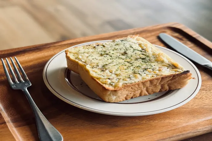 ガーリックチーズトースト